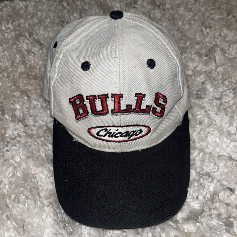 Vintage LOGO ATHLETIC LA Chicago Bulls Snapback Hat Cap 90s NBA Michael Jordan
